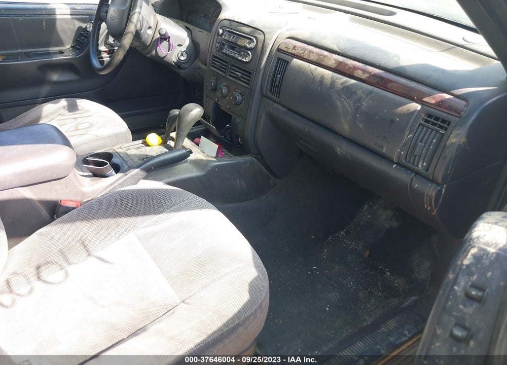 2000 JEEP GRAND CHEROKEE LAREDO VIN: 1J4GW48S0YC413230