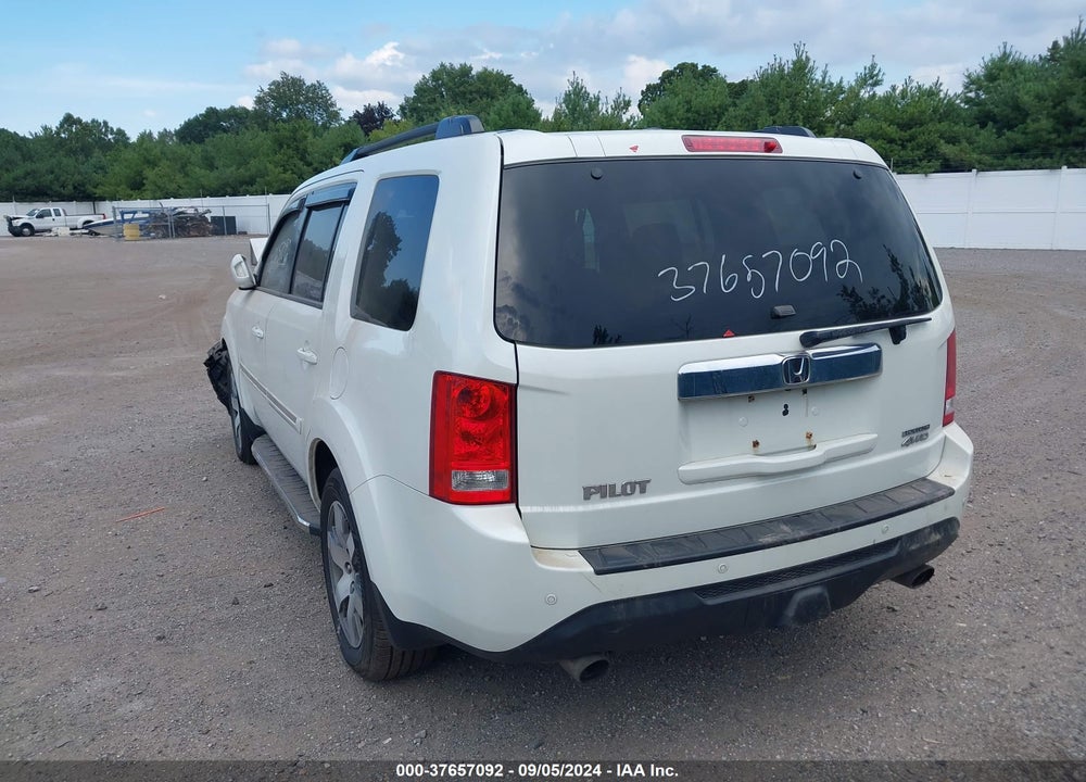2015 HONDA PILOT TOURING VIN: 5FNYF4H90FB053545
