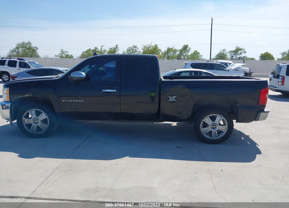 2013 CHEVROLET SILVERADO 1500 LT VIN: 1GCRCSE04DZ382182