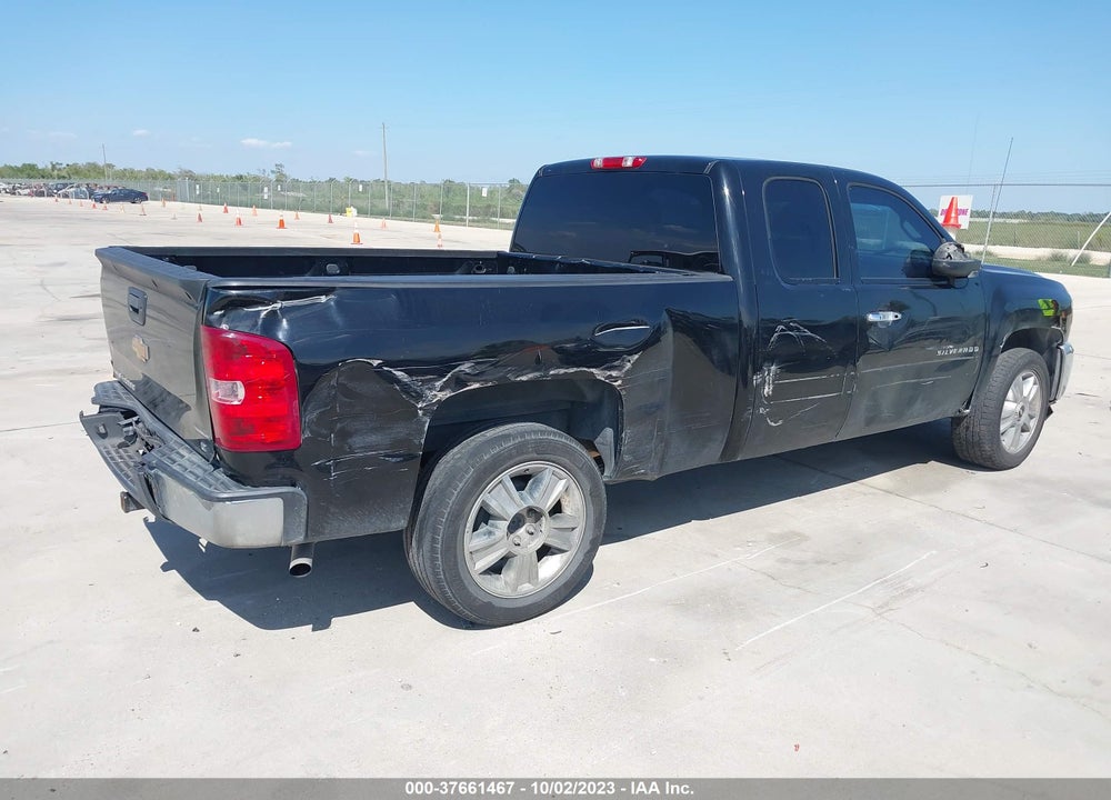 2013 CHEVROLET SILVERADO 1500 LT VIN: 1GCRCSE04DZ382182