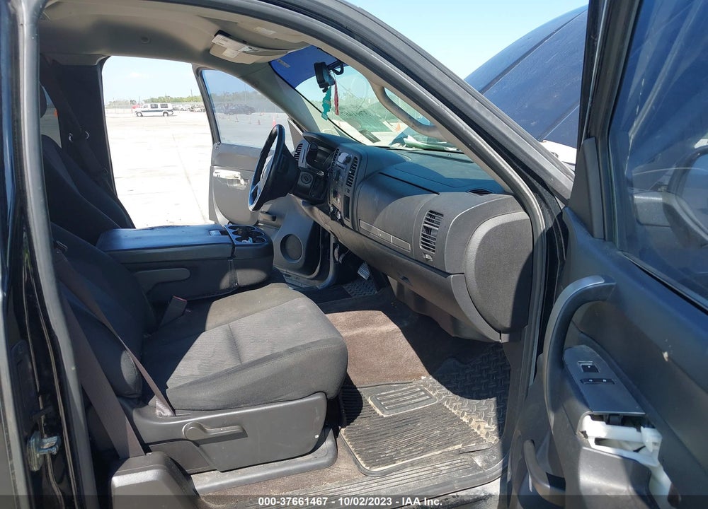 2013 CHEVROLET SILVERADO 1500 LT VIN: 1GCRCSE04DZ382182