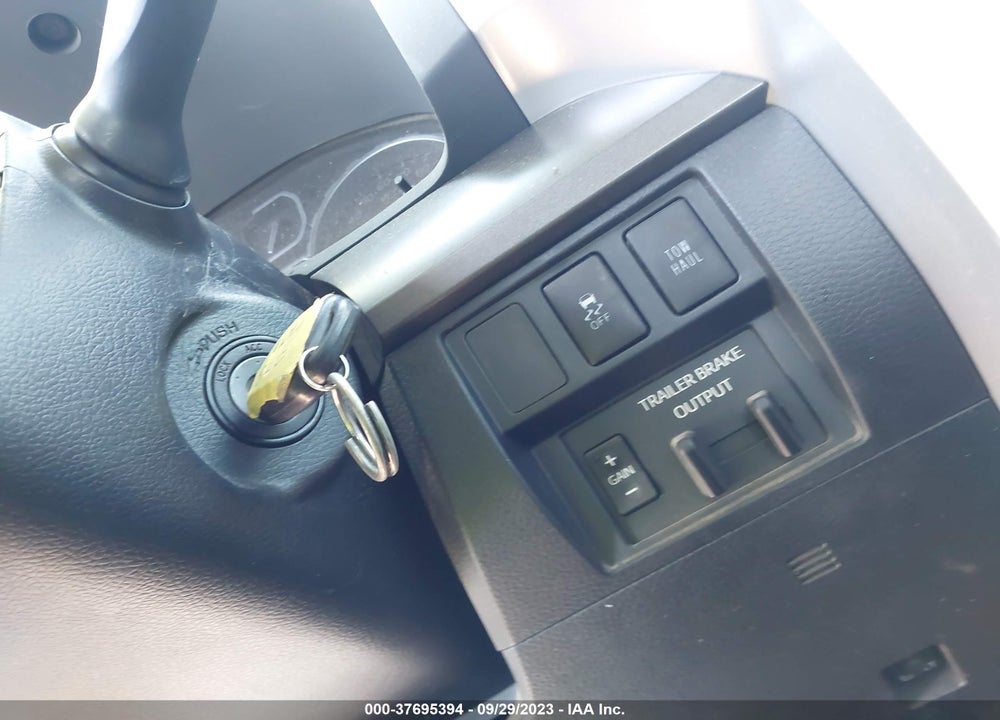 2019 TOYOTA TUNDRA SR5 5.7L V8 VIN: 5TFDW5F12KX811127
