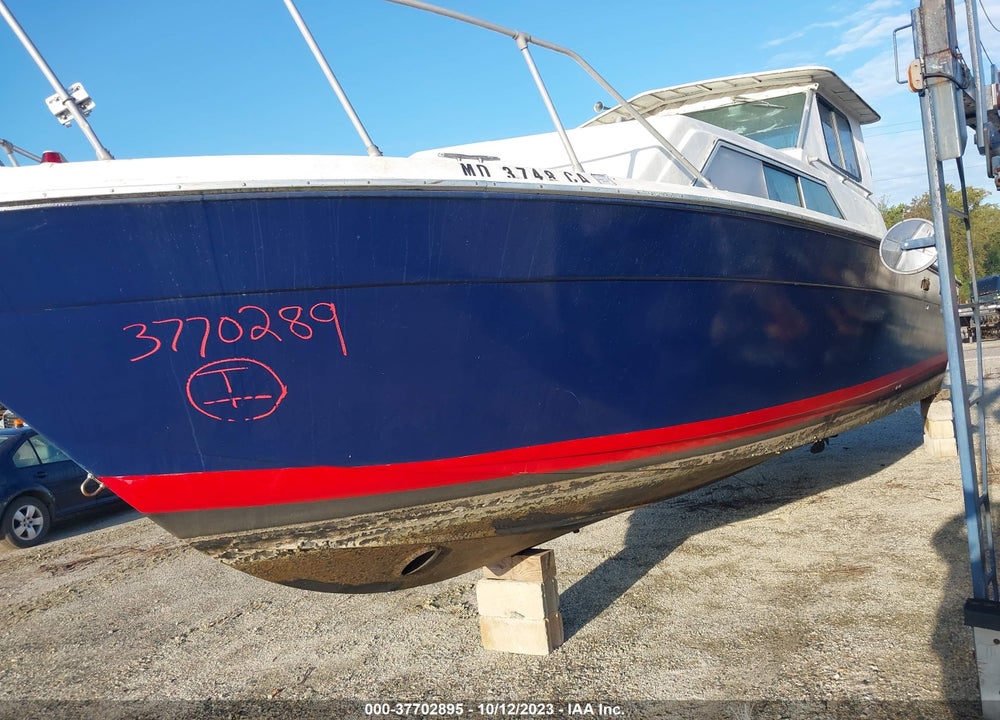 1983 CHRIS CRAFT 280 CATALINA EXPRESS VIN: CCJUDB738M83