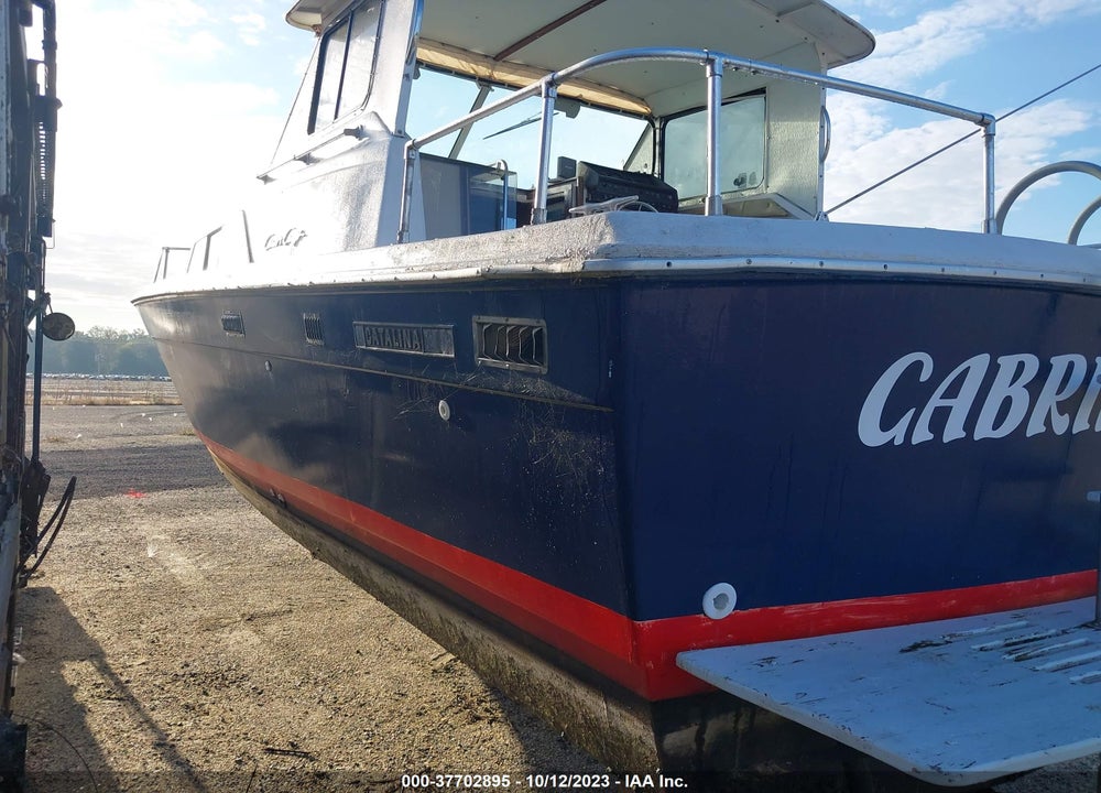 1983 CHRIS CRAFT 280 CATALINA EXPRESS VIN: CCJUDB738M83