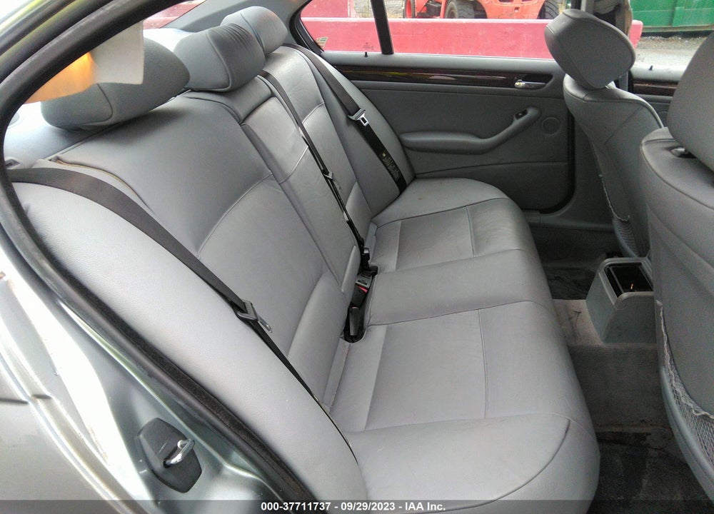 2004 BMW 330XI VIN: WBAEW53454PN33391