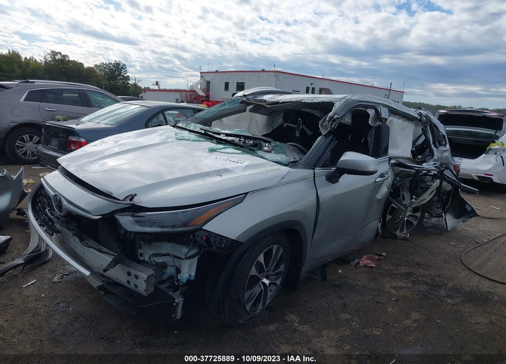 2021 TOYOTA HIGHLANDER XLE VIN: 5TDGZRBH0MS556341