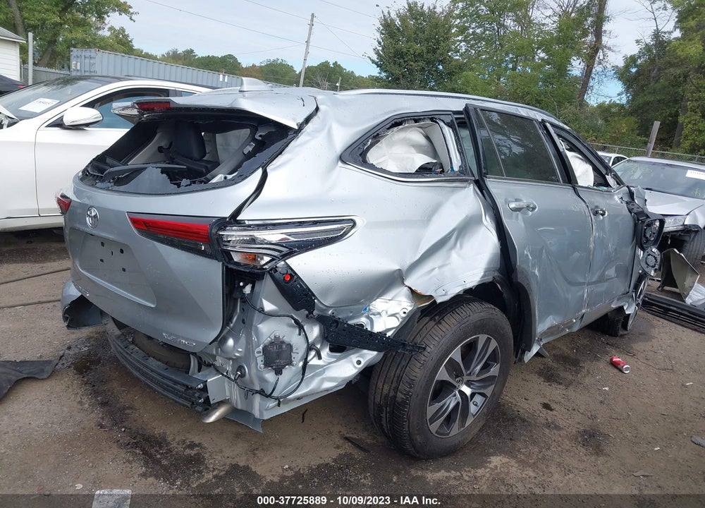 2021 TOYOTA HIGHLANDER XLE VIN: 5TDGZRBH0MS556341