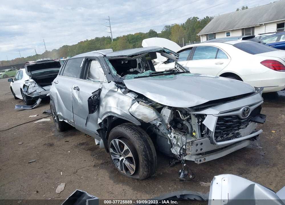 2021 TOYOTA HIGHLANDER XLE VIN: 5TDGZRBH0MS556341