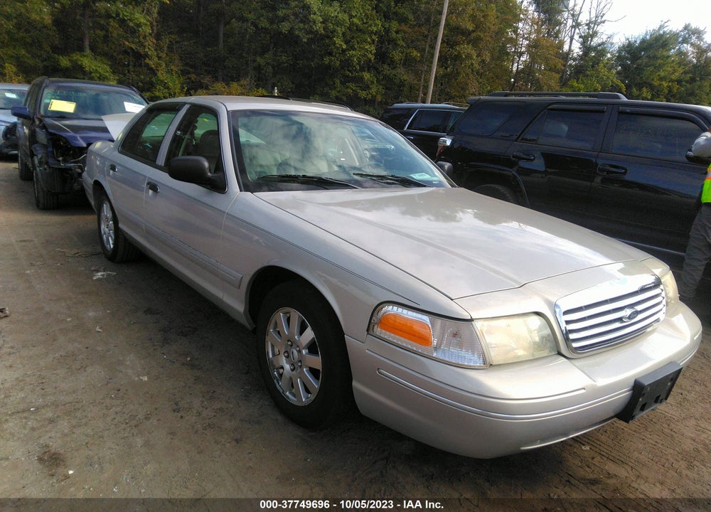 2008 FORD CROWN VICTORIA LX VIN: 2FAFP74V08X123238