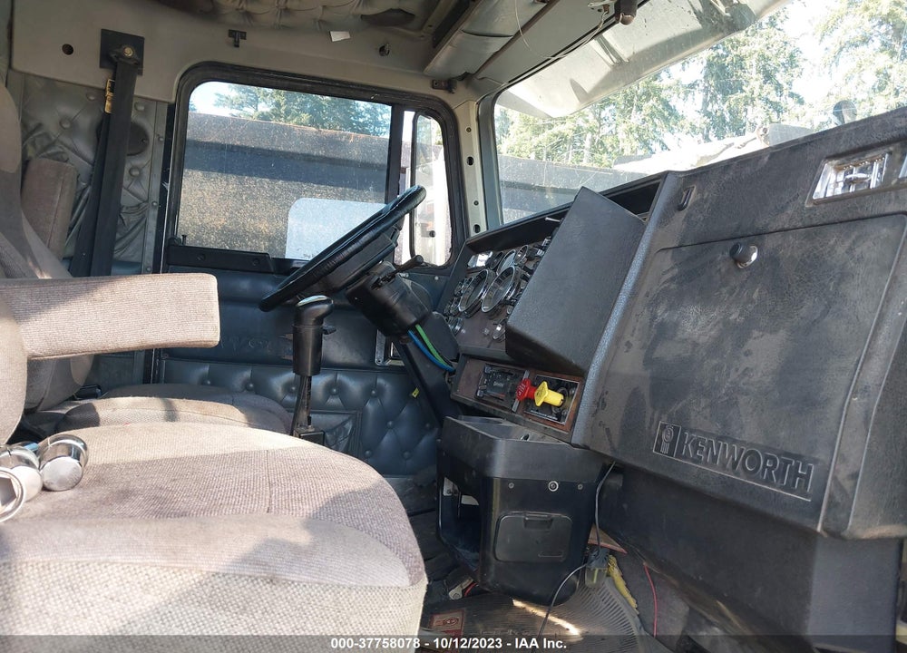 1999 KENWORTH W900 W900 VIN: 1XKWDB9X8XR821819