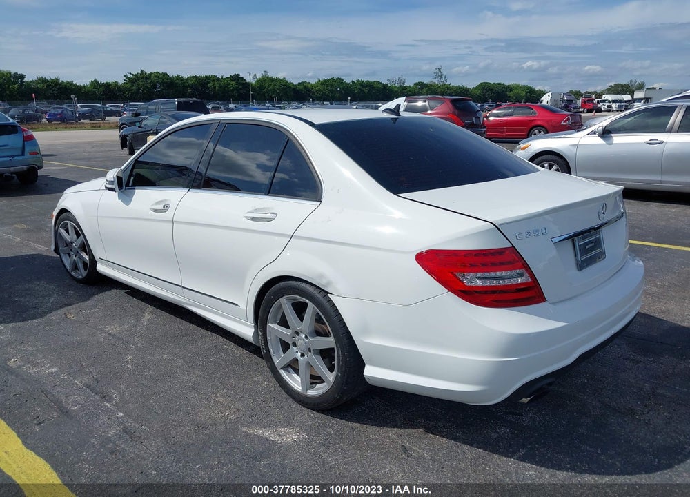 2014 MERCEDES-BENZ C 250 SPORT/LUXURY VIN: WDDGF4HB2EA956338