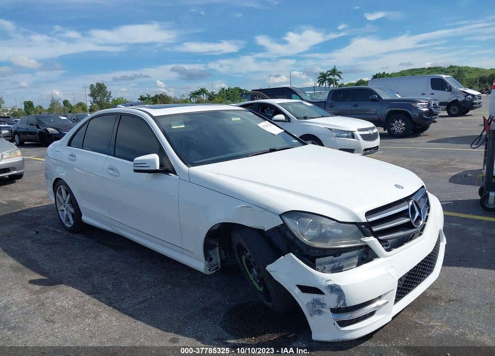 2014 MERCEDES-BENZ C 250 SPORT/LUXURY VIN: WDDGF4HB2EA956338