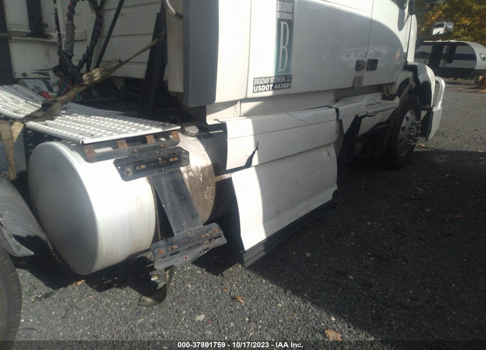 2015 VOLVO VN VNL VIN: 4V4NC9EH1FN917528