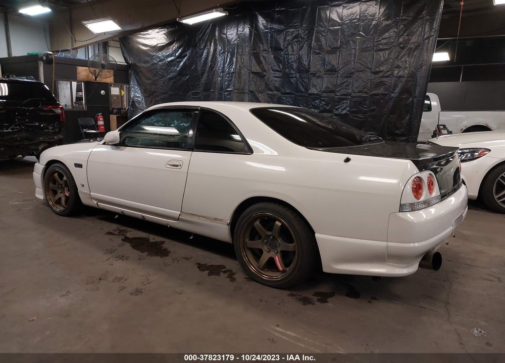 1996 NISS SKYLINE VIN: ECR33106383