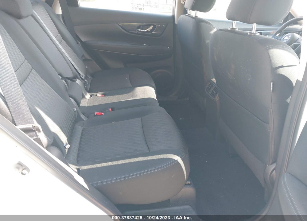 2018 NISSAN ROGUE VIN: KNMAT2MV0JP543421