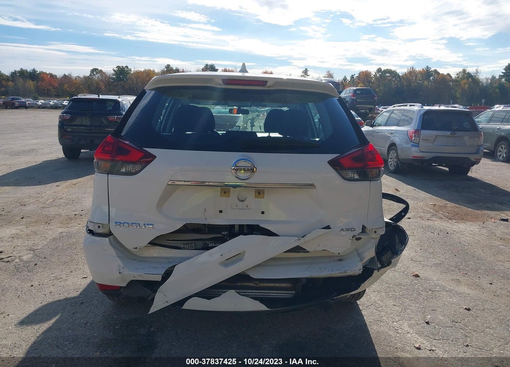 2018 NISSAN ROGUE VIN: KNMAT2MV0JP543421