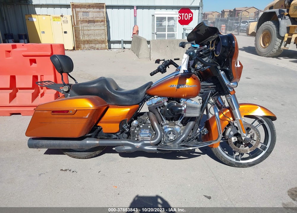 2015 HARLEY-DAVIDSON FLHXS STREET GLIDE SPECIAL VIN: 1HD1KRM17FB627568