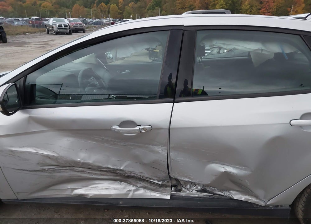 2016 FORD FOCUS SE VIN: 1FADP3F21GL404088