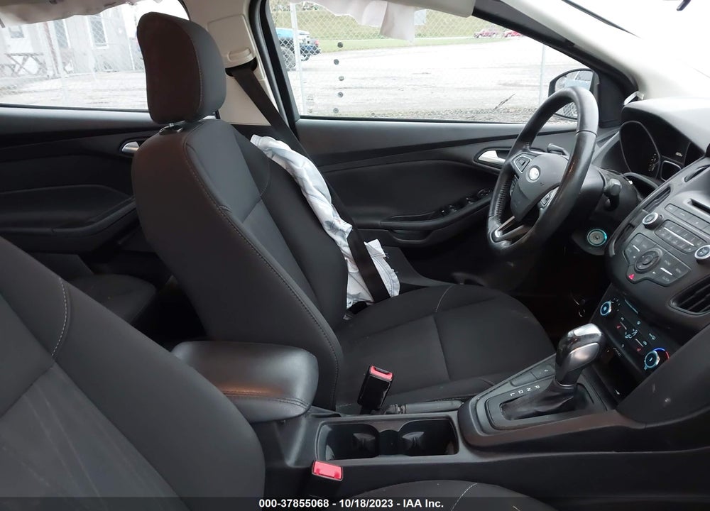 2016 FORD FOCUS SE VIN: 1FADP3F21GL404088