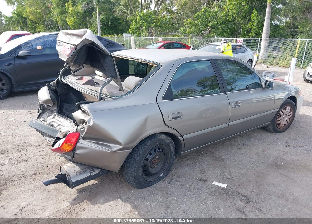 2001 TOYOTA CAMRY LE VIN: 4T1BG22K11U050037
