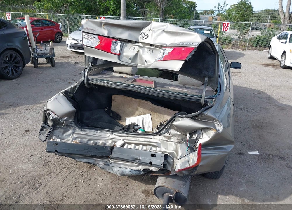 2001 TOYOTA CAMRY LE VIN: 4T1BG22K11U050037