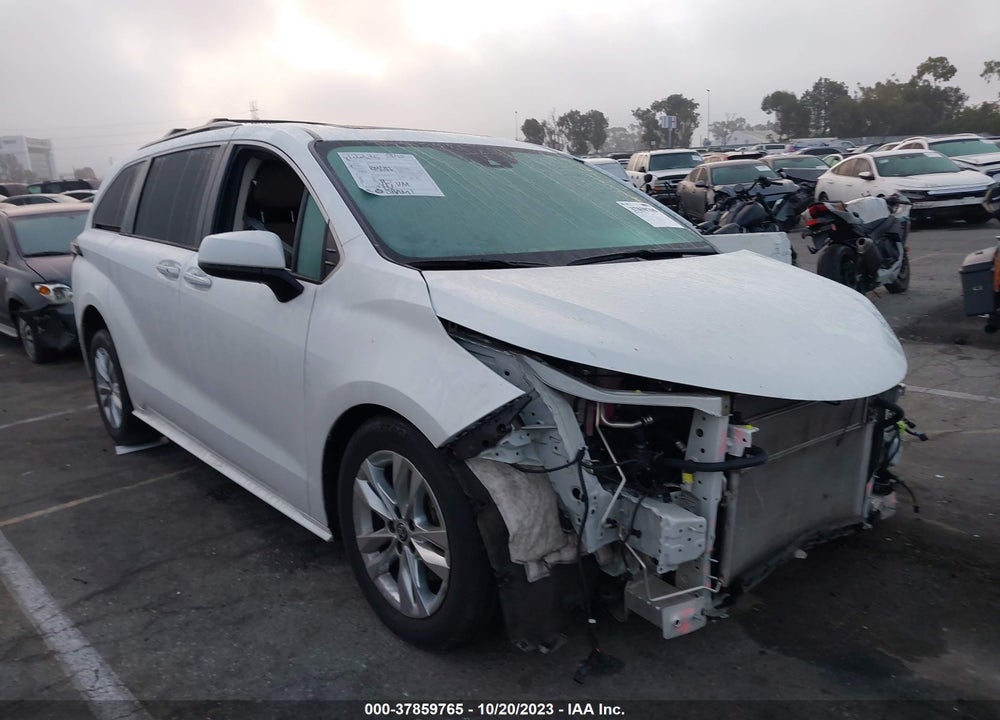 2022 TOYOTA SIENNA XLE VIN: 5TDJRKEC0NS080655