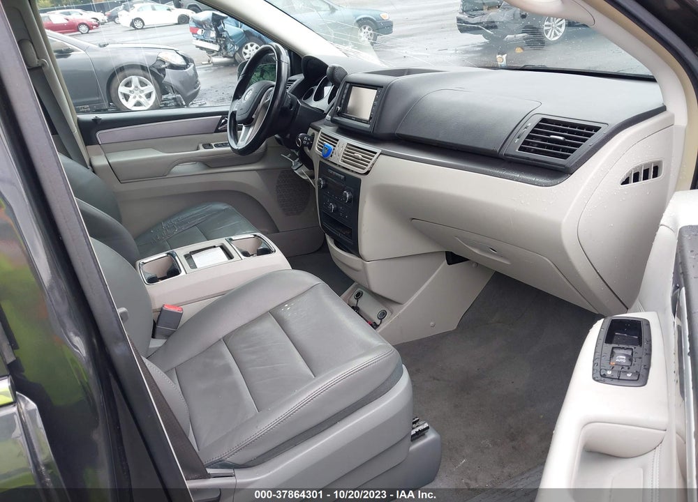 2011 VOLKSWAGEN ROUTAN SEL VIN: 2V4RW5DG0BR658555