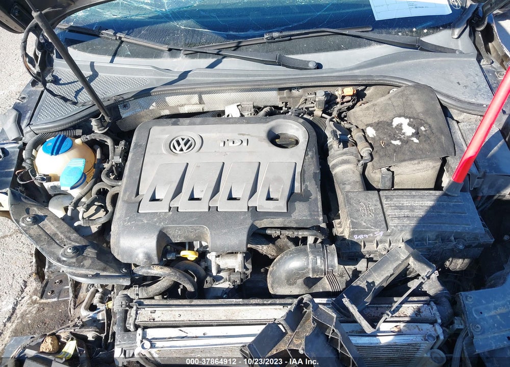 2014 VOLKSWAGEN PASSAT 2.0L TDI SE VIN: 1VWBN7A3XEC058874