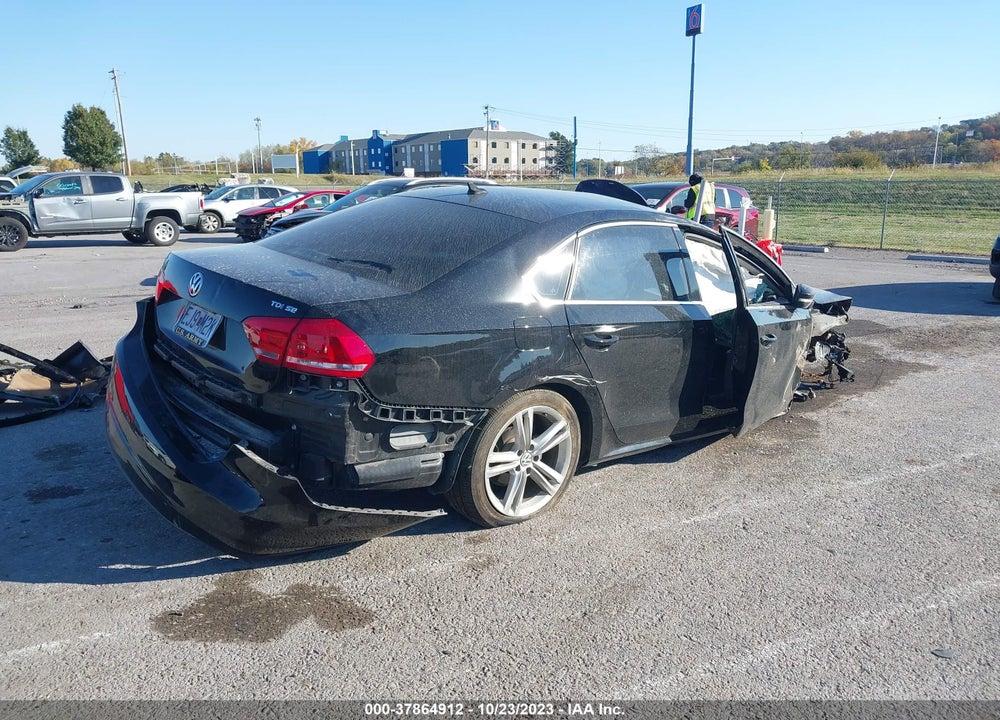 2014 VOLKSWAGEN PASSAT 2.0L TDI SE VIN: 1VWBN7A3XEC058874