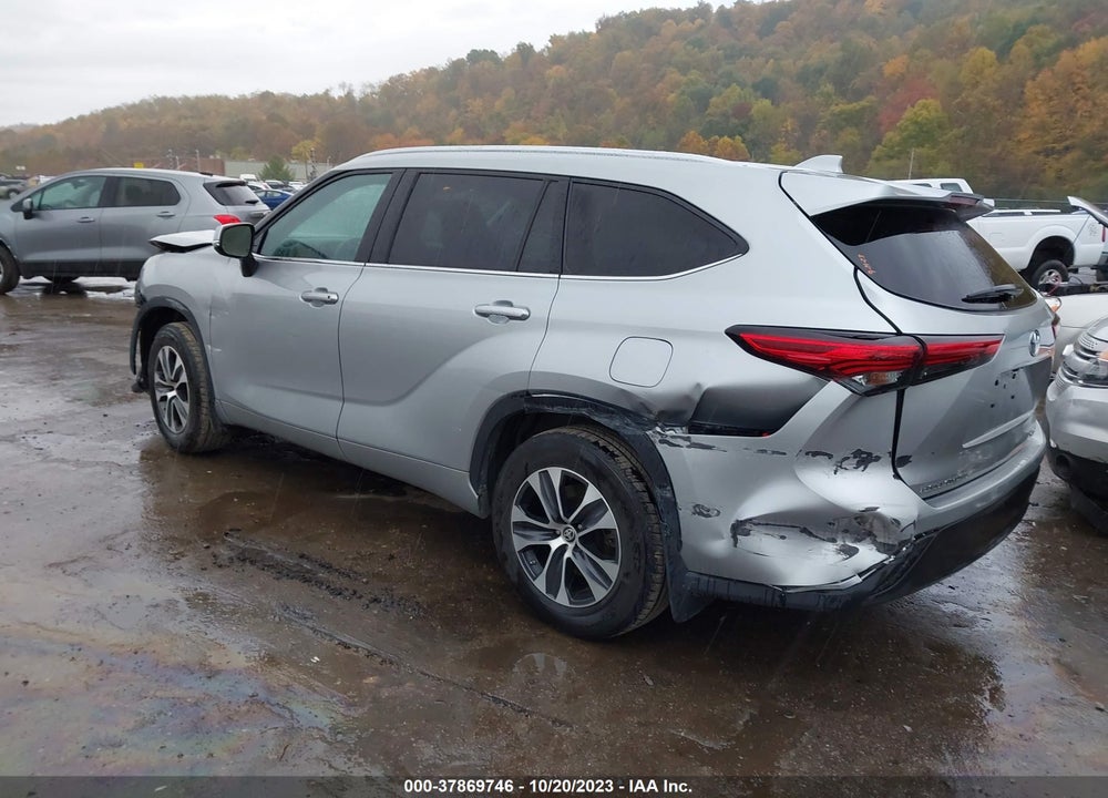 2021 TOYOTA HIGHLANDER XLE VIN: 5TDGZRBHXMS534444