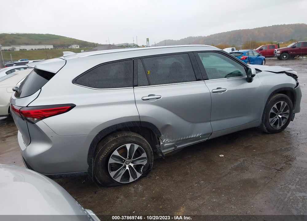 2021 TOYOTA HIGHLANDER XLE VIN: 5TDGZRBHXMS534444