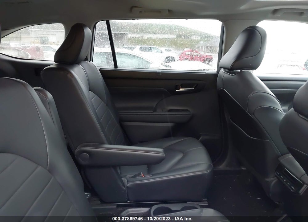 2021 TOYOTA HIGHLANDER XLE VIN: 5TDGZRBHXMS534444