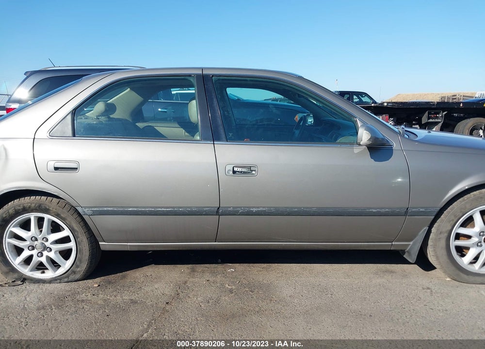 2001 TOYOTA CAMRY XLE VIN: 4T1BF28K71U124667