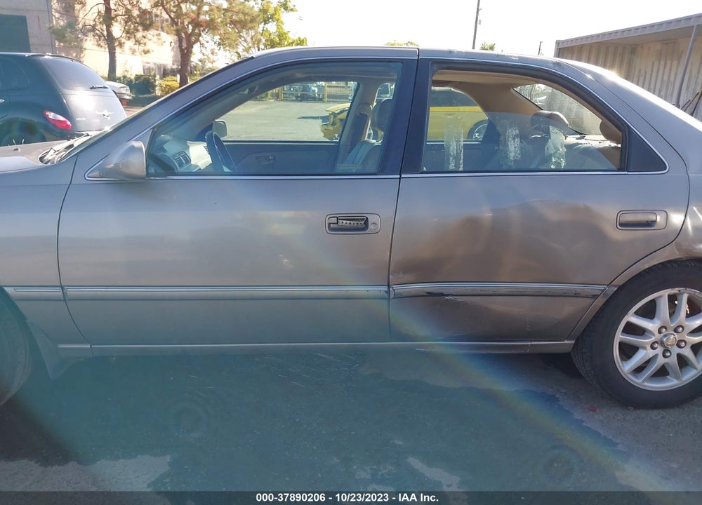 2001 TOYOTA CAMRY XLE VIN: 4T1BF28K71U124667