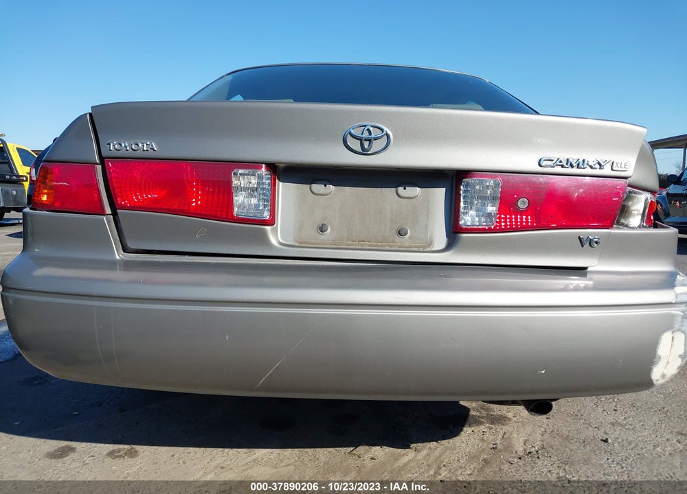 2001 TOYOTA CAMRY XLE VIN: 4T1BF28K71U124667