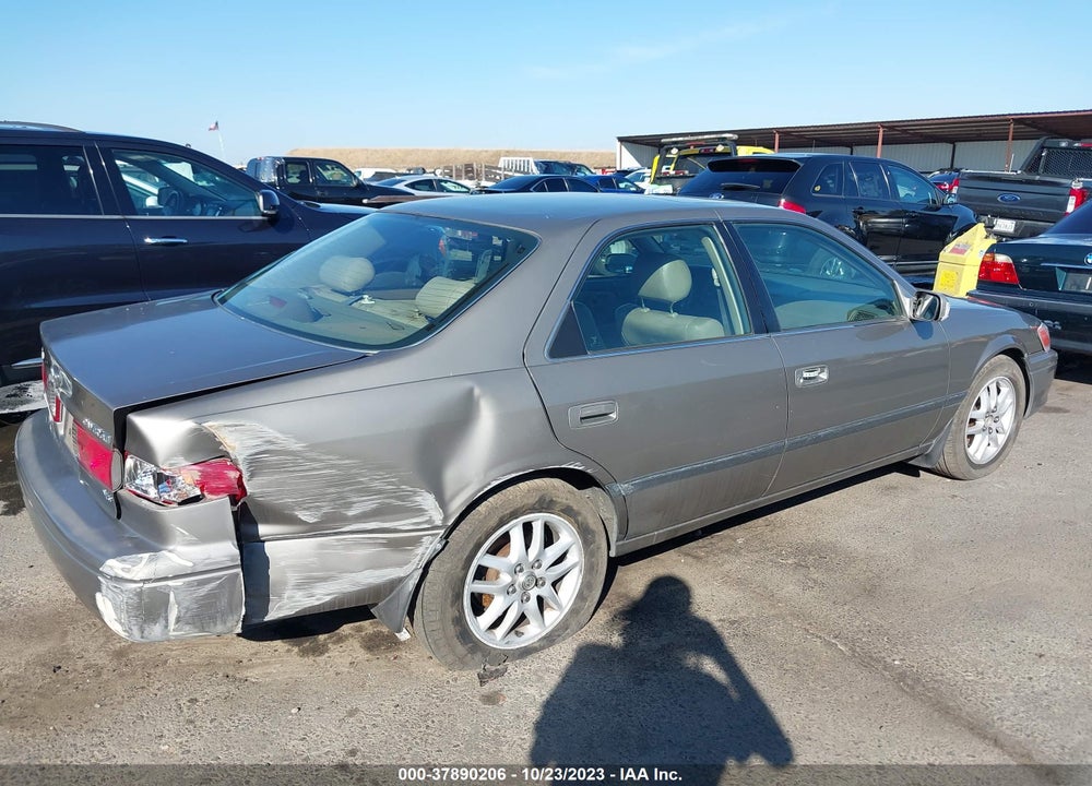 2001 TOYOTA CAMRY XLE VIN: 4T1BF28K71U124667