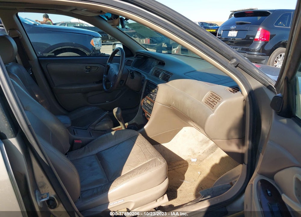 2001 TOYOTA CAMRY XLE VIN: 4T1BF28K71U124667