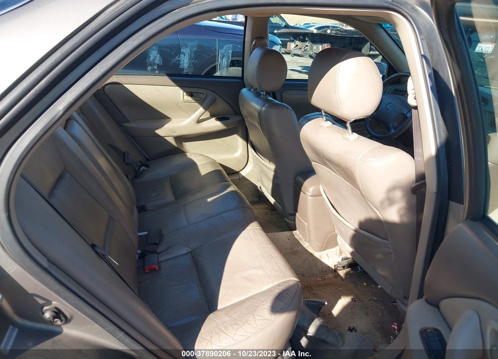 2001 TOYOTA CAMRY XLE VIN: 4T1BF28K71U124667