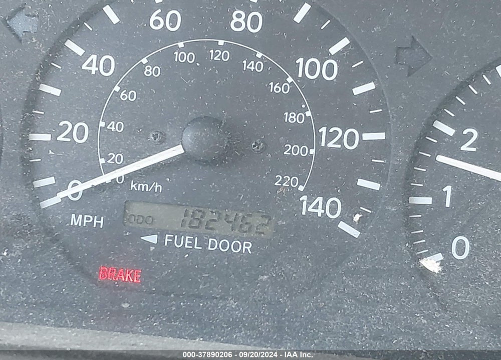 2001 TOYOTA CAMRY XLE VIN: 4T1BF28K71U124667