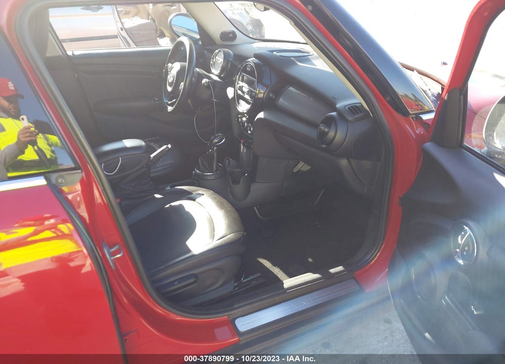 2015 MINI HARDTOP COOPER VIN: WMWXS5C56FT828748