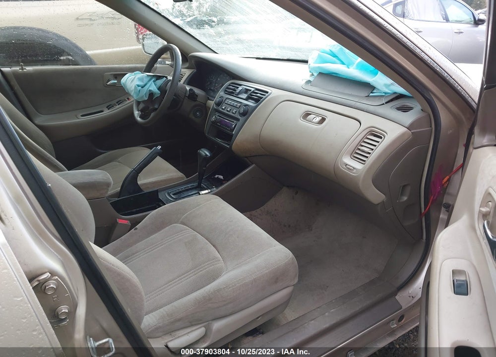 2000 HONDA ACCORD 2.3 LX VIN: JHMCG5645YC027607