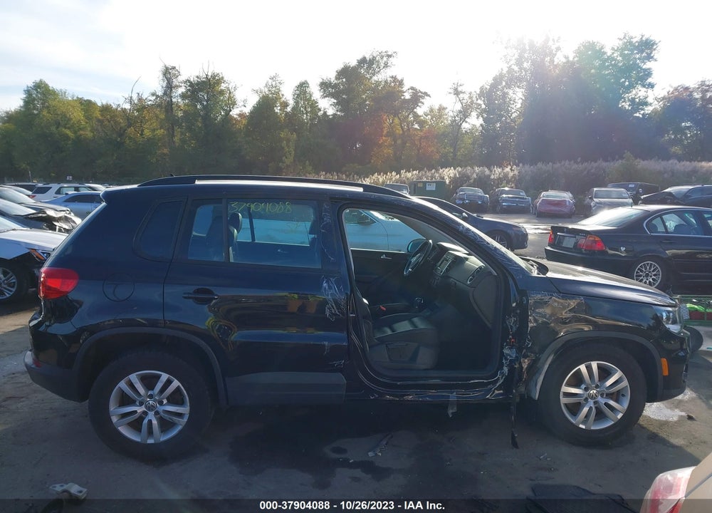 2016 VOLKSWAGEN TIGUAN S VIN: WVGBV7AX0GW009234