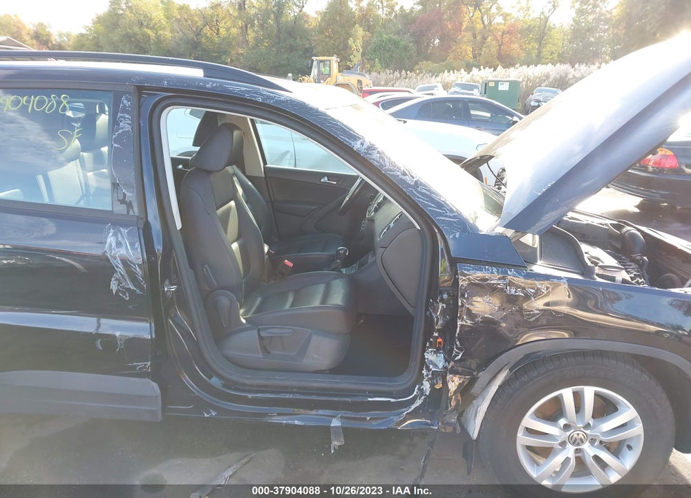 2016 VOLKSWAGEN TIGUAN S VIN: WVGBV7AX0GW009234