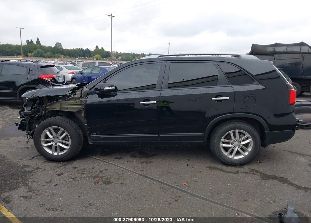 2015 KIA SORENTO LX V6 VIN: 5XYKTDA78FG597615