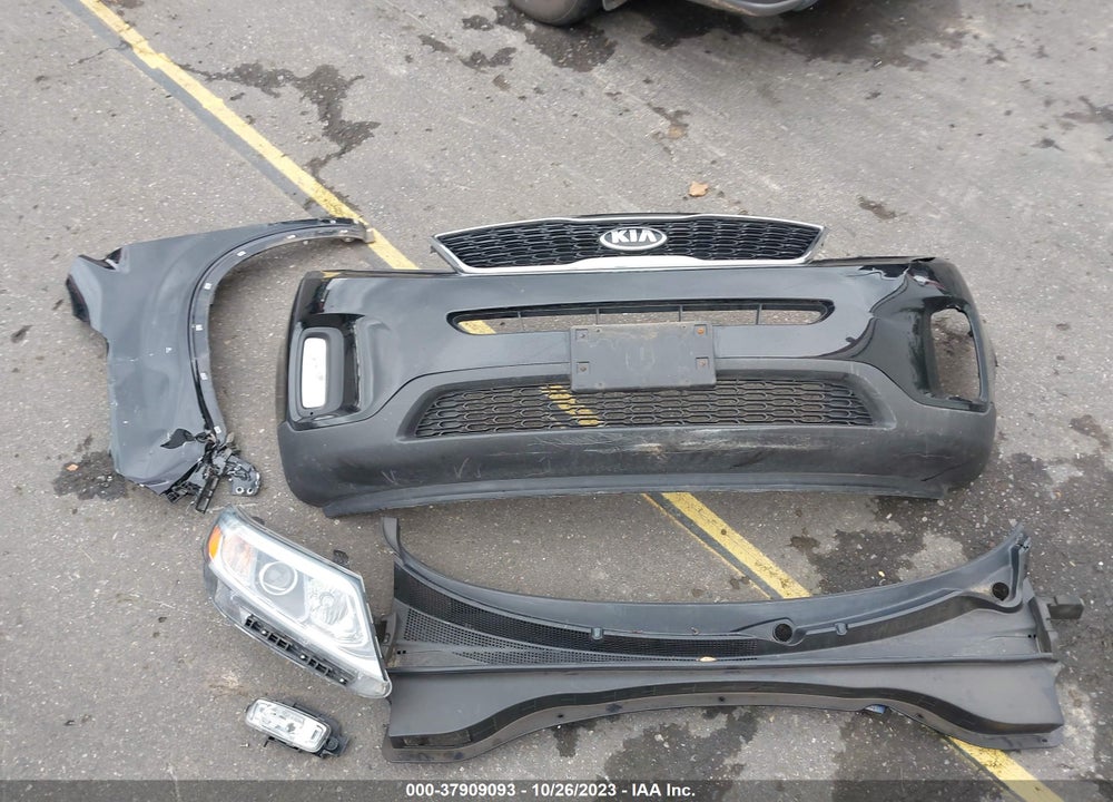 2015 KIA SORENTO LX V6 VIN: 5XYKTDA78FG597615