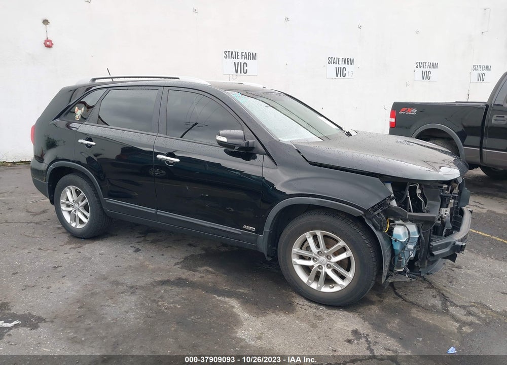 2015 KIA SORENTO LX V6 VIN: 5XYKTDA78FG597615
