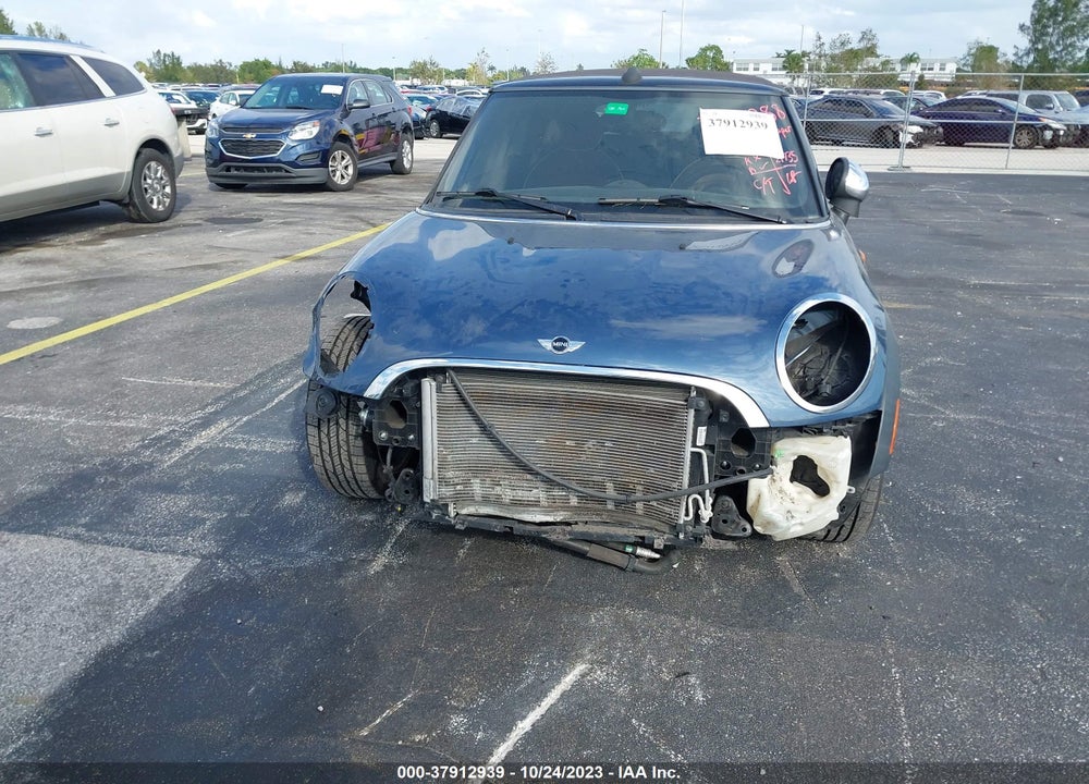2009 MINI COOPER VIN: WMWMR33509TU95048
