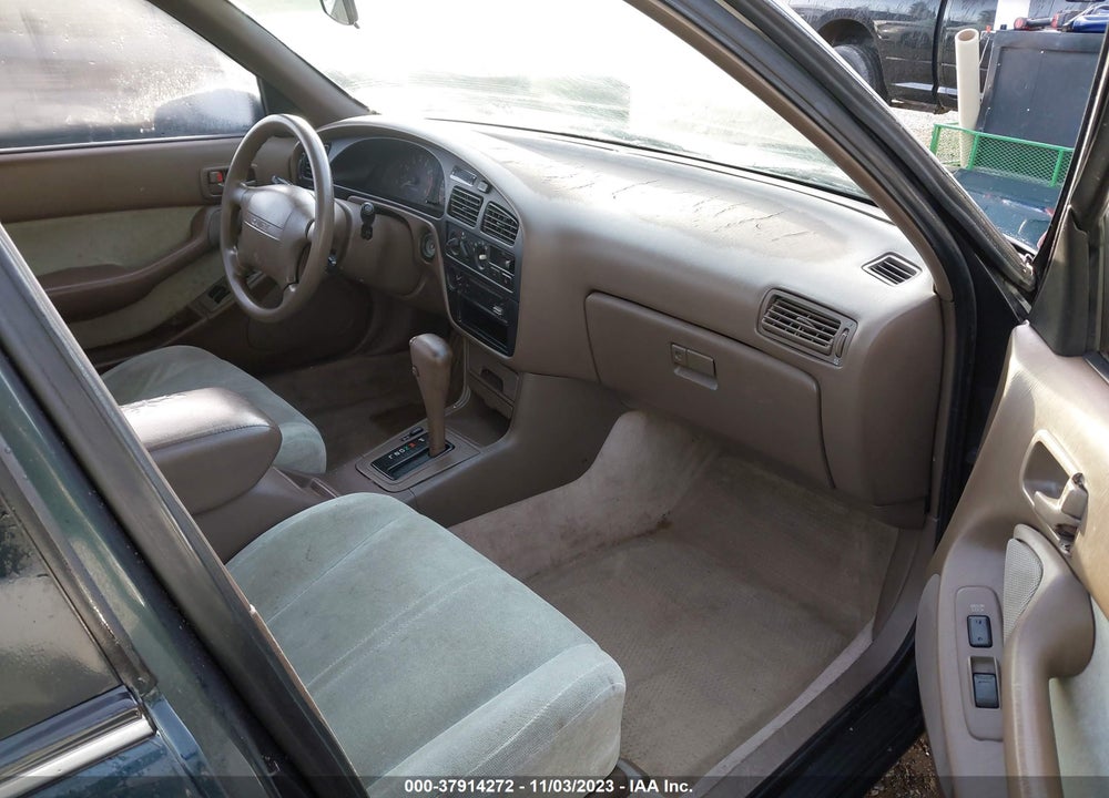 1993 TOYOTA CAMRY LE VIN: 4T1VK12EXPU103665