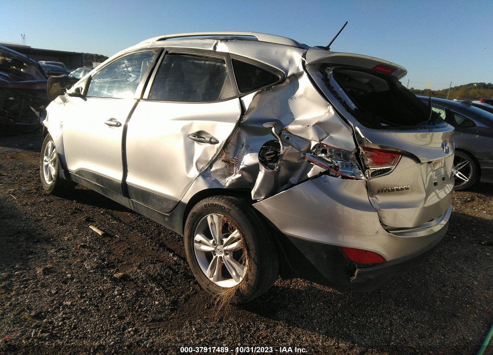 2010 HYUNDAI TUCSON GLS VIN: KM8JU3AC5AU073339