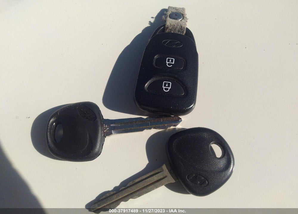 2010 HYUNDAI TUCSON GLS VIN: KM8JU3AC5AU073339